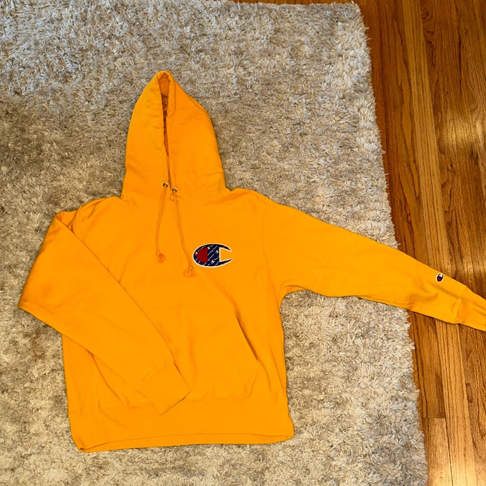 Men’s size medium yellow champion hoodie